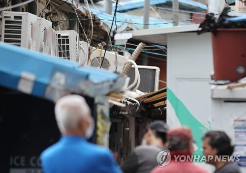 서울 영등포구 주택가에 설치된 에어컨 실외기들. 연합뉴스.